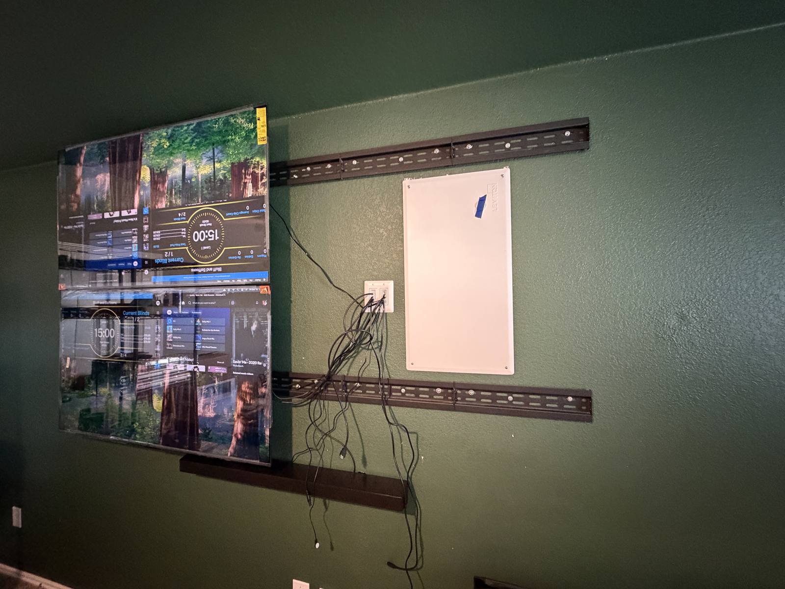 Video wall running the Holdem Clock tournament display